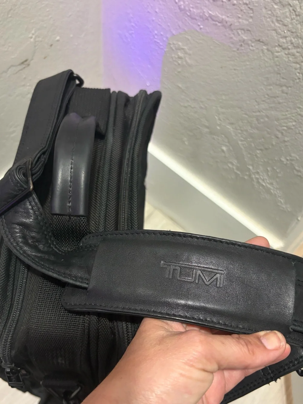 Tumi Men's Black Crossbody Travel Compact Carry On Bag Messenger Bag